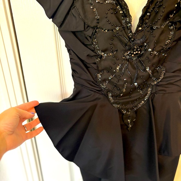Vintage Saks Fifth Ave. Black Peplum Dress 👗 🖤 - Picture 5 of 11